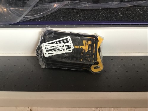 VITRAINS 'OO' GAUGE V2067 VIRGIN TRAINS CLASS 47 828 'SEVERN VALLEY RAILWAY' - Picture 4 of 24