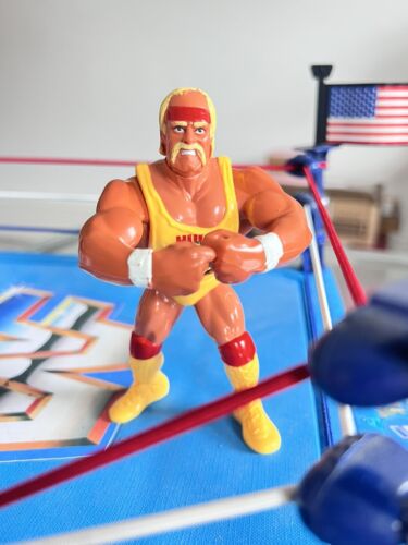 HULK HOGAN WWF Wrestling Figure Hasbro Series 2 Ac...