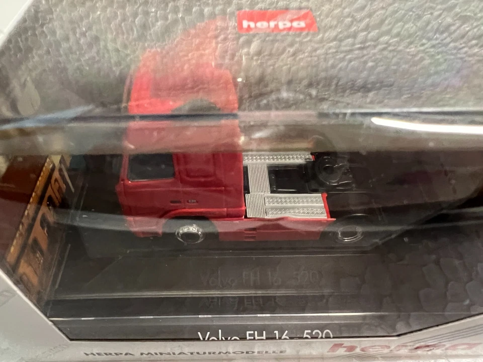 Herpa H0 110167 - Volvo Fh 16-520 Trattore Rosso IN Conf. Orig. - Immagine 2 di 3