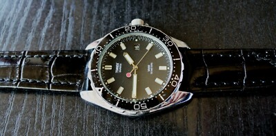 VINTAGE TIMEX 1980 DATE SPORT DIVER BLACK DIAL QUARTZ MEN'S SILVER