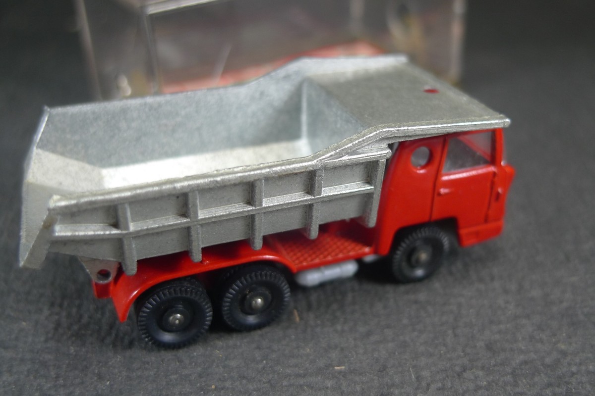 MAJORETTE ANCIEN CAMION Bernard Avec Semi Remorque Chambourcy En Boîte