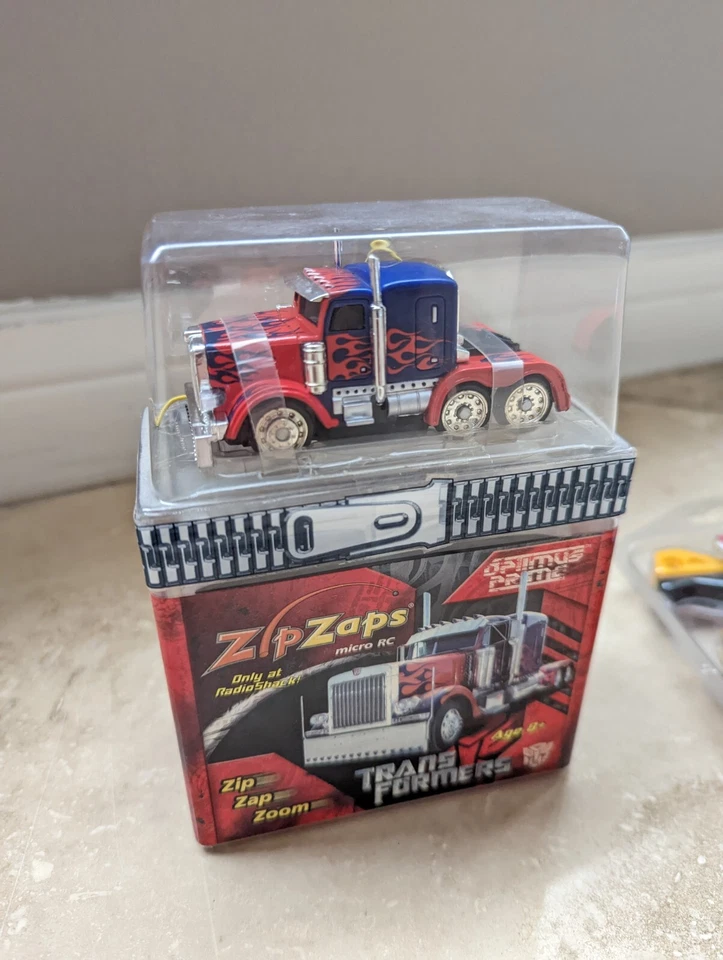 ZIPZAPS MICRO RC OPTIMUS PRIME TRANSFORMER RADIO SHACK & Bumblebee I/R Micro NOS - Image 4 of 4