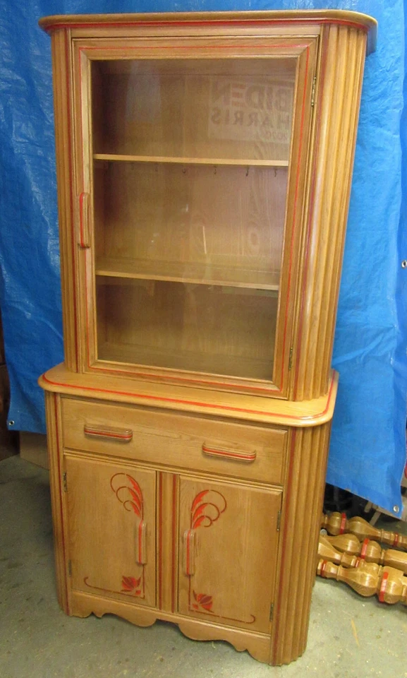 Juego de muebles de cocina/comedor vintage de roble blanco con adornos rojos: 9 piezas Foto 2 de 4