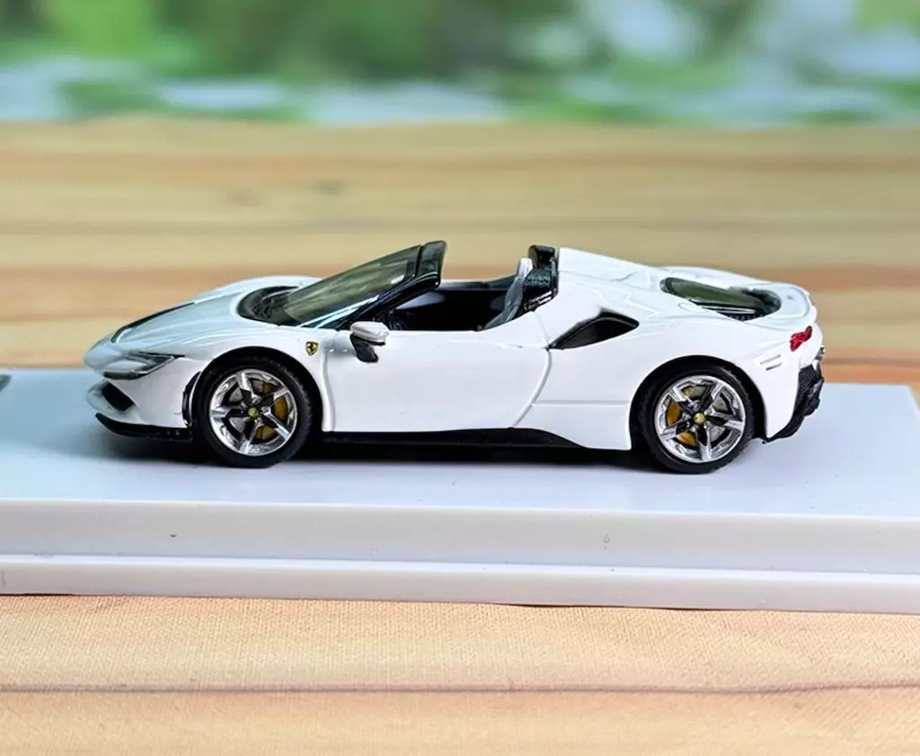 SOLO 1:64 White SF90 Convertible Racing Sport Model Diecast Metal Car