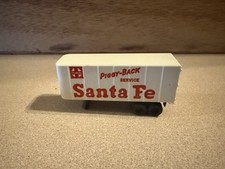 TYCO Santa Fe Piggy-Back Service HO Scale Semi Truck Enclosed Trailer
