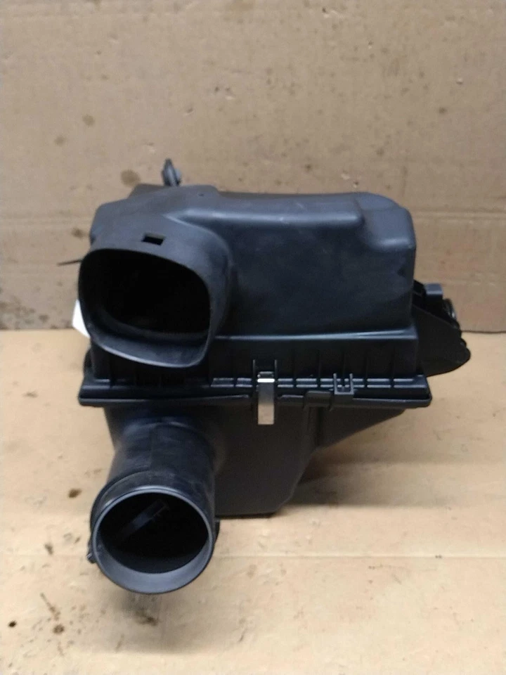 2015 BMW X1 Air Cleaner Assembly OEM 13717588280 Used 112K Mileage Black - Image 4 of 4