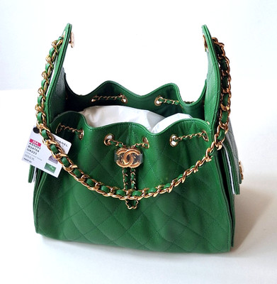 New CHANEL 25 Small Hobo Bag 26A Bright Green Leather GHW Blazy Métiers d'art