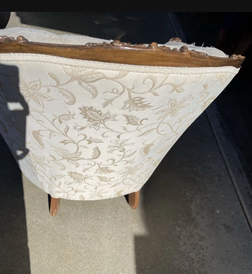 古董法国桶背爪脚椅 - 雕刻木头,塔夫特靠背,c.1925–35 — 第 2/4 张图片