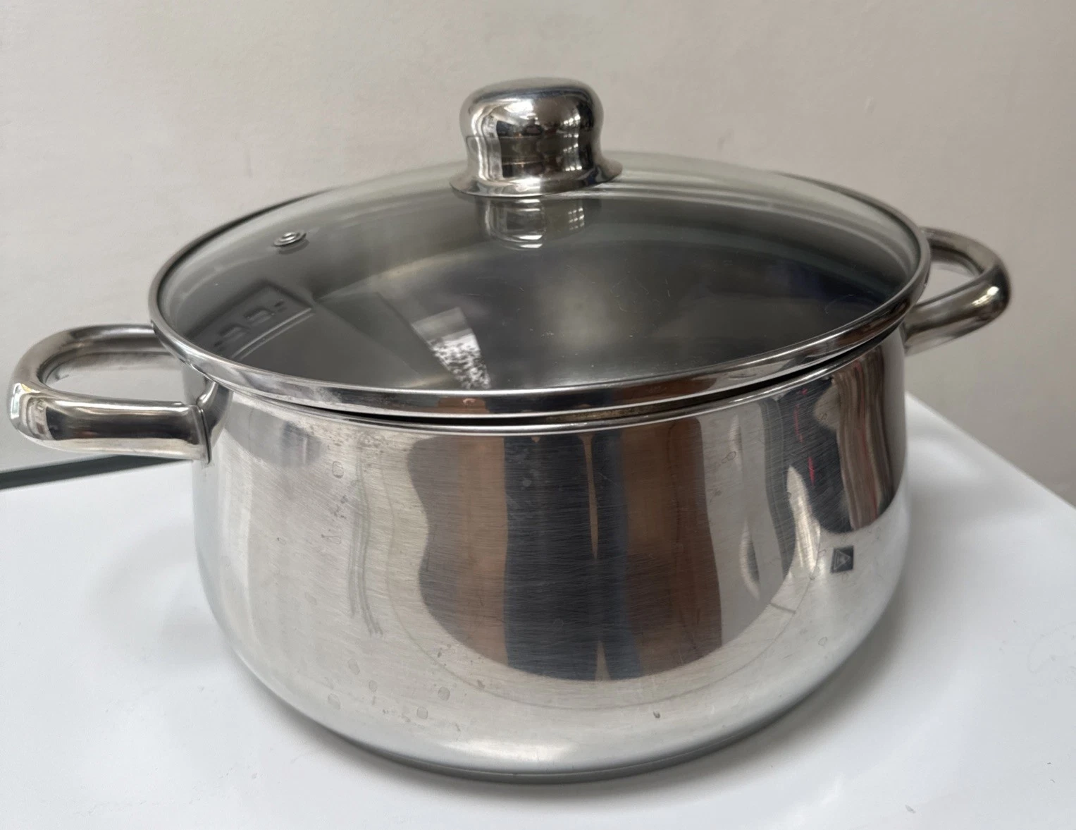 Large Stainless Steel Saucepan/ Stockpot 25cm With Glass Lid.