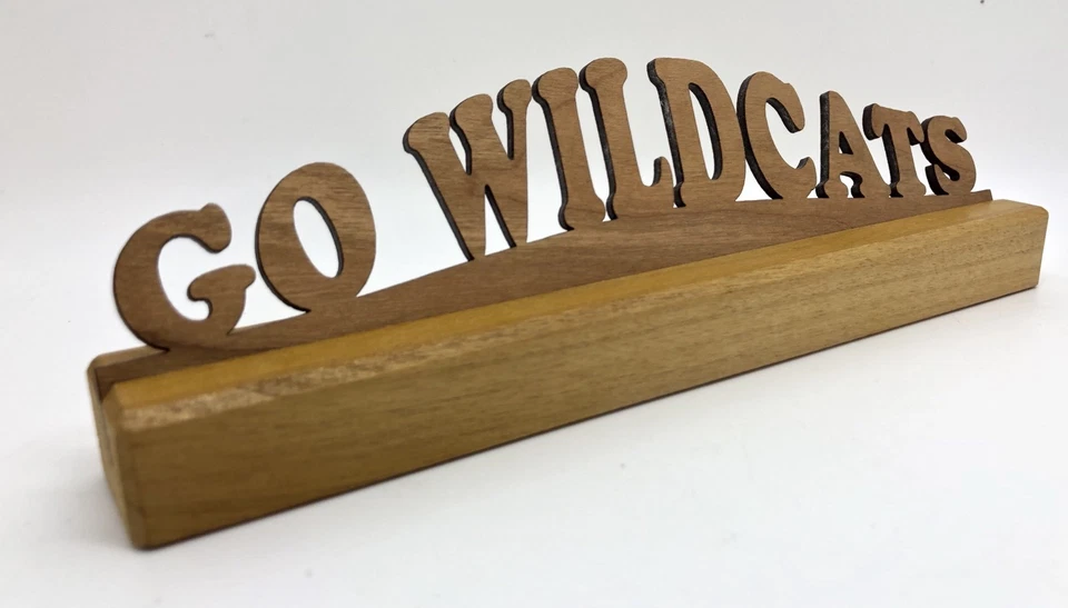 激光切割木字 "GO WILDCATS" 适用于桌面板、工艺、框架 (RF870) — 第 2/4 张图片