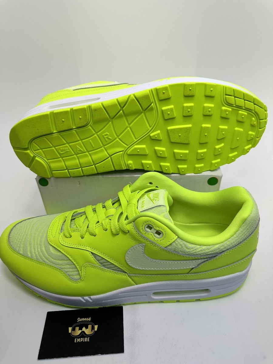 スニーカー Nike Air Max 1 Premium Volt FN6832-702 Nike Air Max 1 Premium Volt – Puffer Reds