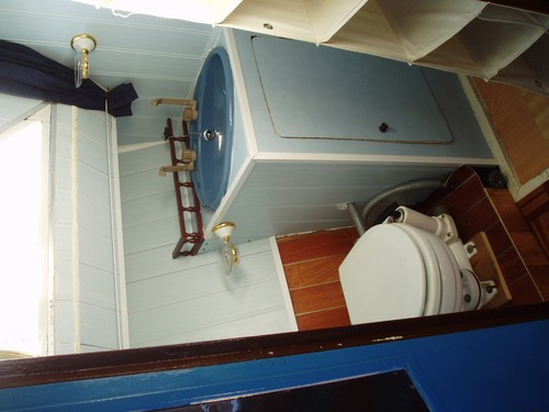 Motor cruiser - Picture 5 of 10