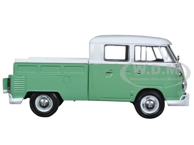 Motormax 79343 Volkswagen Type 2 T1 Double Cab Pick Up Truck 1:24 White Green