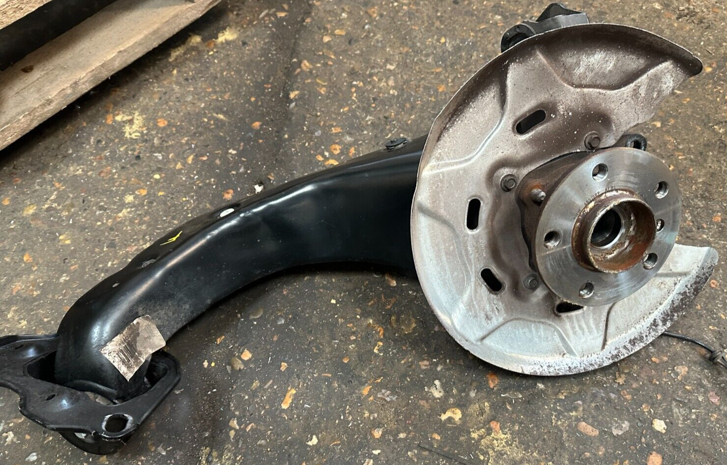 BMW X1 F48 2022 LCI MSPORT XDRIVE 2.0i REAR RIGHT WHEEL HUB  