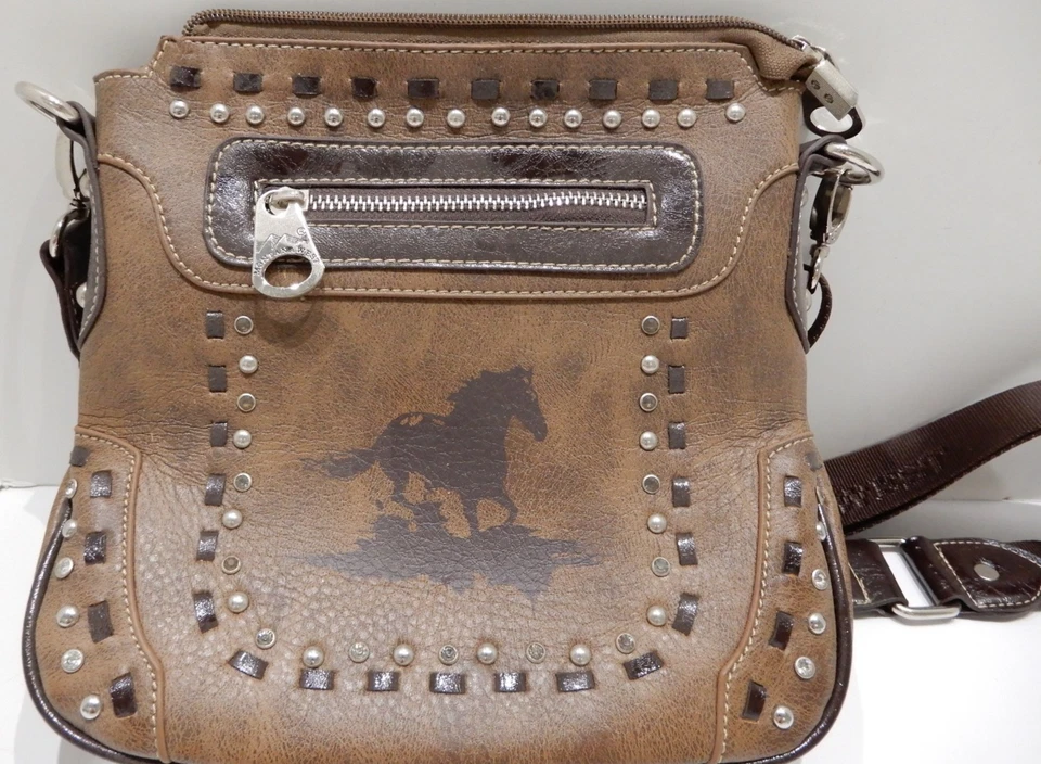 Bolso Mensajero Montana West Cuero Correr Estampado Caballo con Tachuelas Plateadas NUEVO Foto 2 de 4