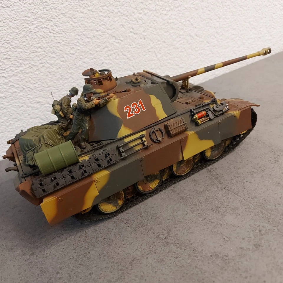 Forces of Valor 1:32 German Panther Ausf.G Germany 1945 + Zubehör - Bild 2 von 4