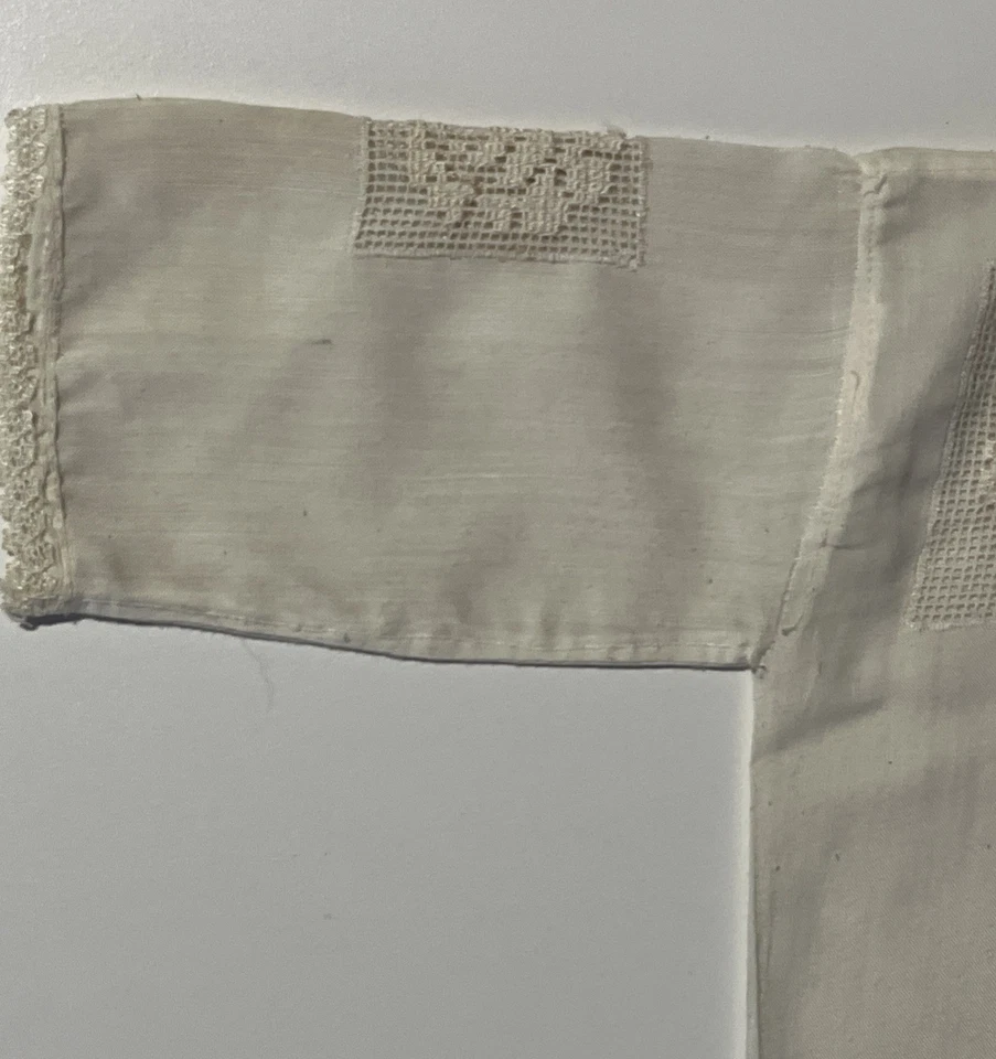 Camisa Blanca Antigua Infantil Tirada Trabajo y Encaje Borde Trasero Abotonada En Muy Buen Estado Foto 3 de 4