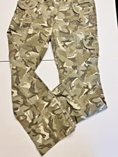 LEI Ashley Low rise Camo Print Jeans Size 9 Junior Regular Straight