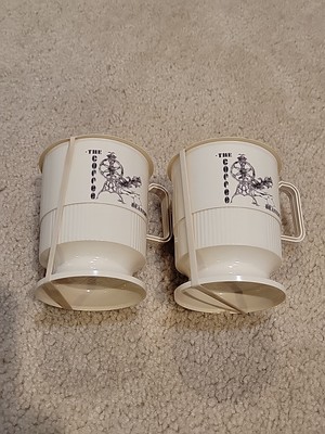 LOT OF 2 VINTAGE COFFEE BEANERY PLASTIC MUGS