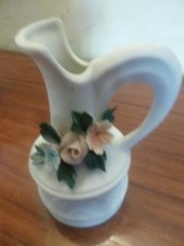 Vase vintage Italien Barbotine Fleurs en relief avec anses -