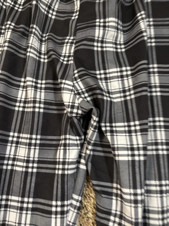 Leggings a cuadros negros con blancos. Talla: 150? XS? Foto 3 de 4