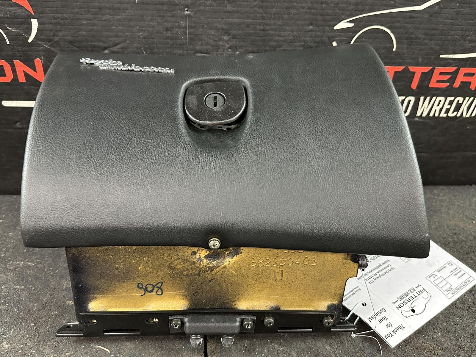 02-06 MASERATI SPYDER DASH GLOVE BOX STORAGE COMPARTMENT BLACK 01