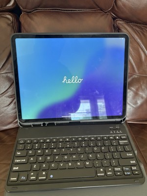 Apple iPad Pro 12.9-inch 6th Gen 128gb Bundle with Case And Wireless Keyboard
