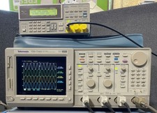 Tektronix TDS754D Oscilloscope 500MHz 2GS/s 05 13 1F HD 2M 2F 2C CEM JIT EYE PRT