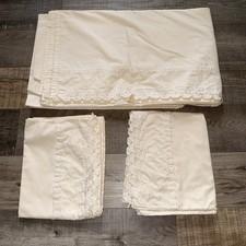 Vintage Cream Queen Flat Sheet with 4 Embroid...
