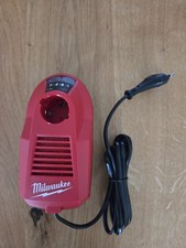 MILWAUKEE M4C    LADEGERÄT 4V
