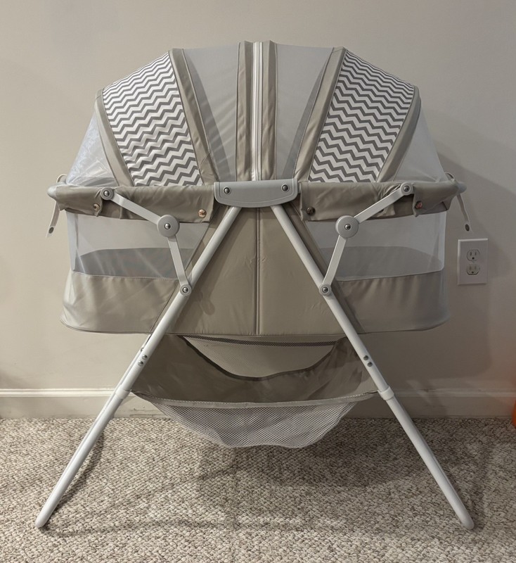 Dream On Me Karley Bassinet in Cool Grey, Lightweight Portable Baby Bassinet