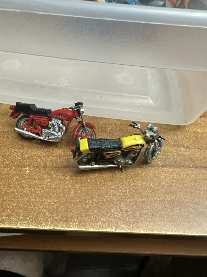 Lote de mini motocicleta Die Cast 4 polegadas Yamaha vermelho amarelo - Imagem 2 de 4