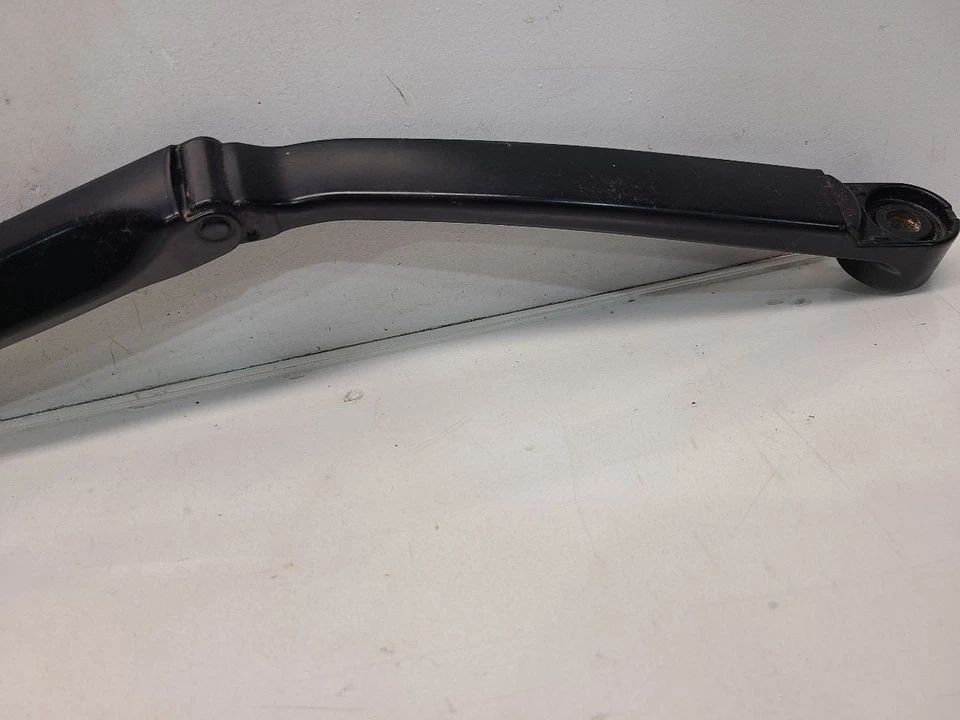 Infiniti G35 2008 (sedán) brazo limpiaparabrisas delantero izquierdo para conductores Foto 3 de 4