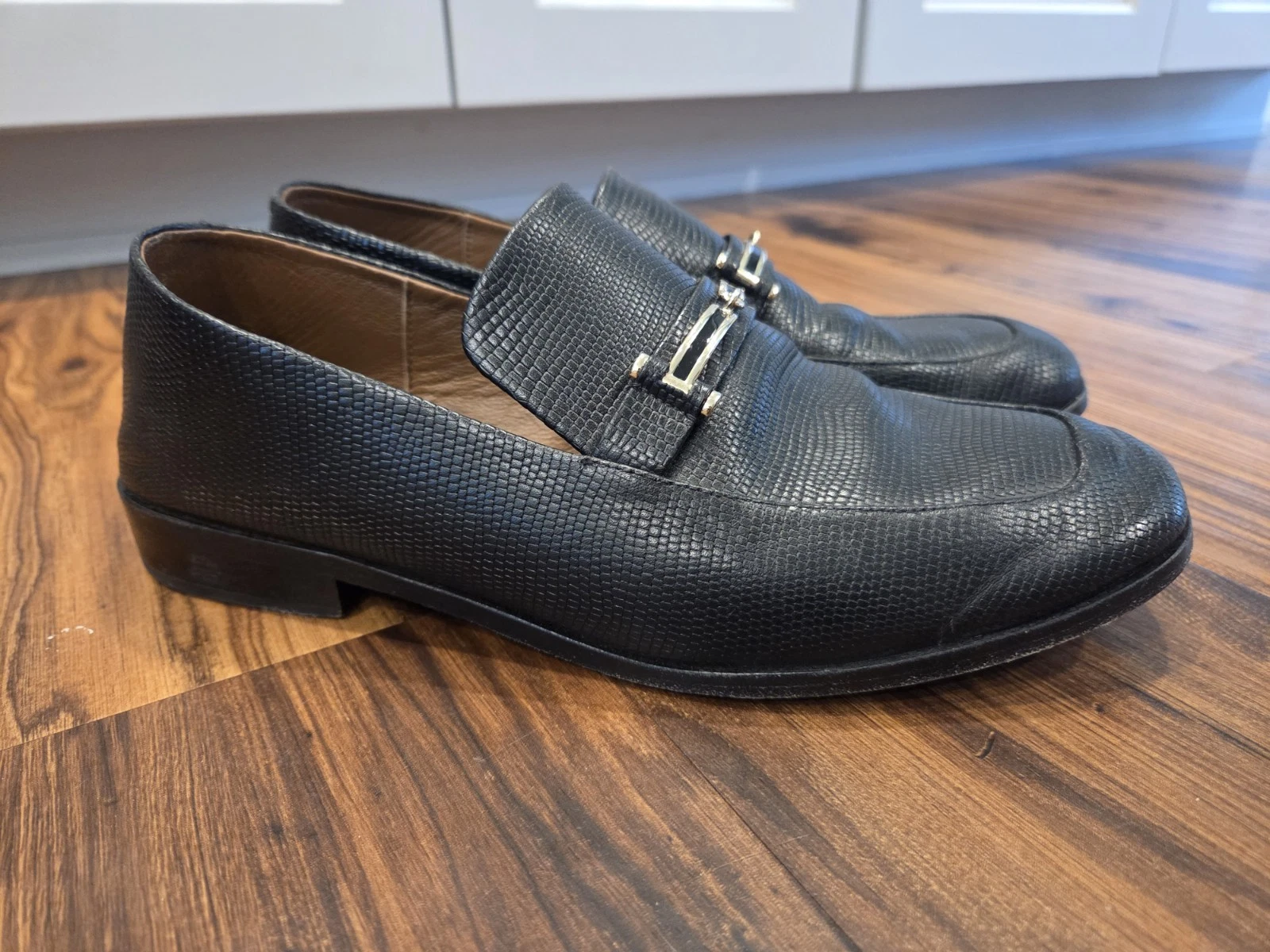 Newbark Los Angeles Handmade Leather Loafers Black Women's Sz 9 Metal Plaque