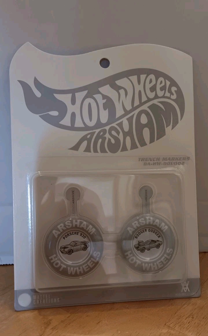 Hot Wheels Porsche 930、Rodger Dodger セット Mattel Hot Wheels Arsham Trench Markers Porsche 930 + Rodger