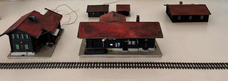 Set De Bâtiments En Bois Gare Stugl-Stuls - Très Rare - Pré-assembler - RhB - H0 - Photo 1/4