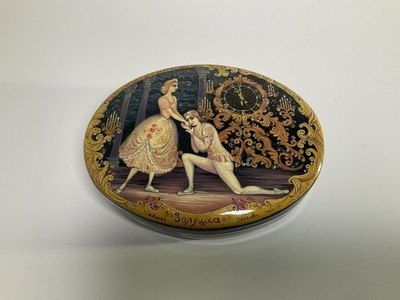 Lacquer jewelry box papier-mache Hand Painted signned Kholui . Ballet. Ballerina