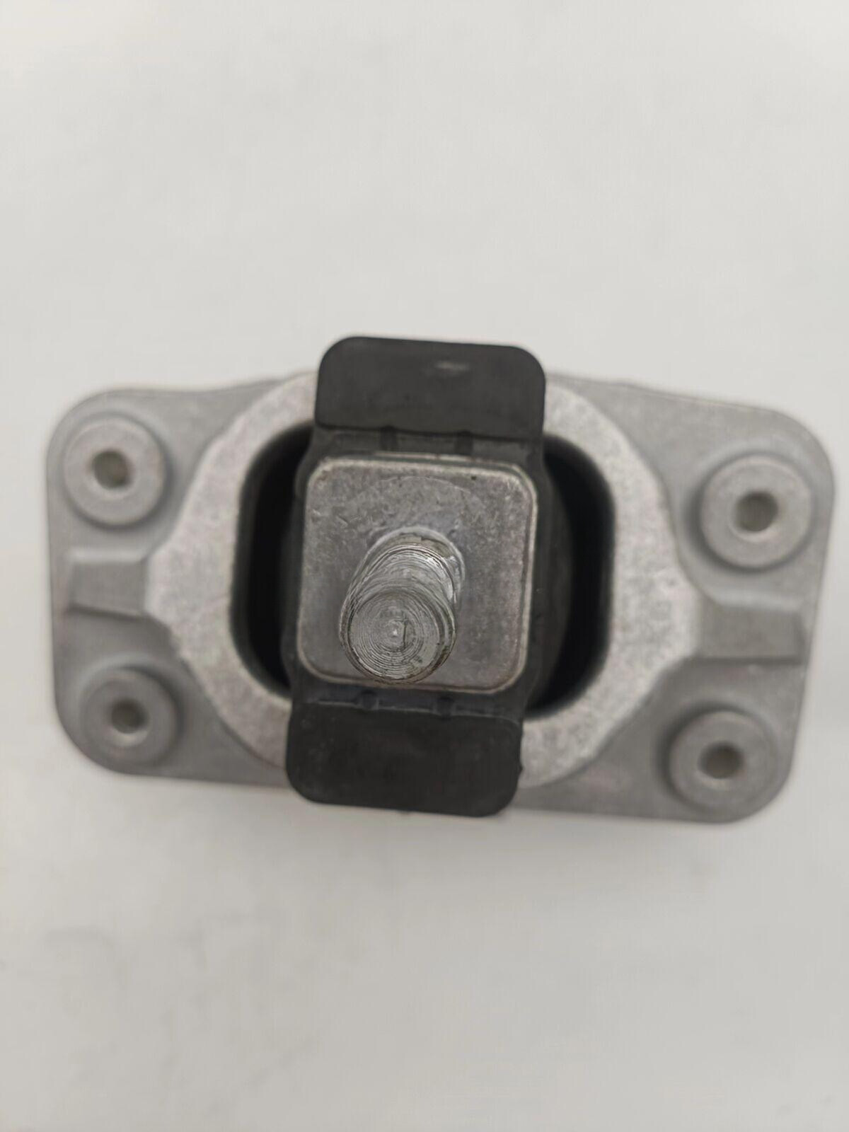 New OEM 2pcs For LR105970 Range Rover Sport 5.0 Engine Mounting Mount Bracket