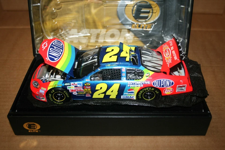 1/24 ELITE CHEVROLET MONTE CARLO JEFF GORDON 2004 RETRO RAINBOW NASCAR ACTION - Immagine 2 di 4