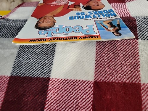 People Magazine July 28 1986 Hollywood Hunks' 86 Dangerfield and DeVito Bikini - Picture 3 of 22