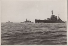 Foto, Blick auf die HMS Repulse vom Kreuzer Emden aus (MJ-146)