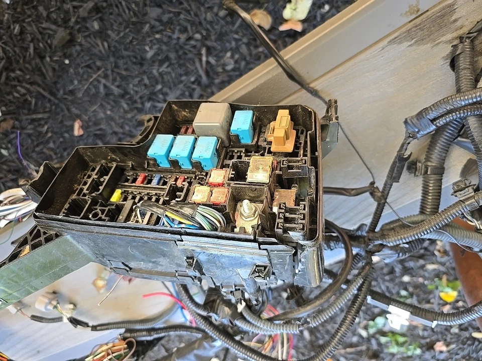 TOYOTA RAV-4 16 17 18 ENGINE BAY ROOM MAIN WIRE WIRING HARNESS W/ FUSE BOXES - Image 4 of 4