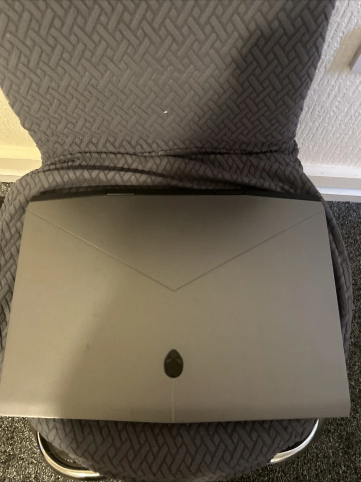 Gaming Laptop Alienware RTX 2070 Max Q (please Read Description) - Image 2 of 4