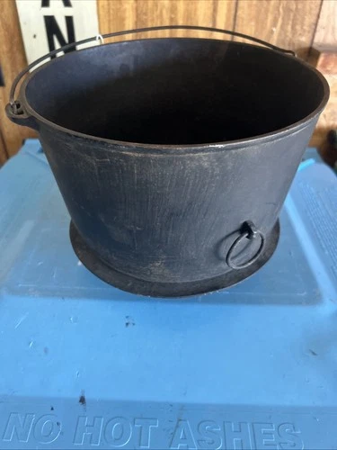 NICE VINTAGE #8 " WAGNER " CAST IRON 3 LEG BEAN POT STOVE RING CAULDRON KETTLE