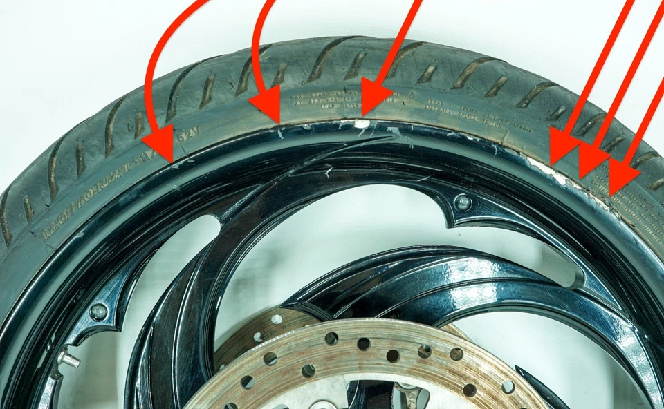 Llanta delantera Harley Freewheeler Trike 20 abolladuras personalizadas 120/70R21 62V 1370 Foto 2 de 4