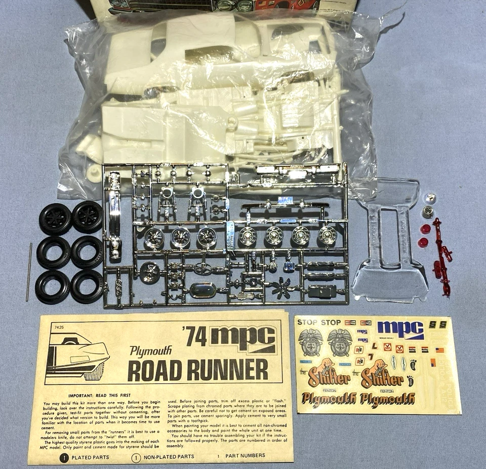 MPC ANNUAL 1974 PLYMOUTH ROADRUNNER #1-7425-250 AMT NOS S/I COMPLETE MODEL KIT - Image 2 of 4