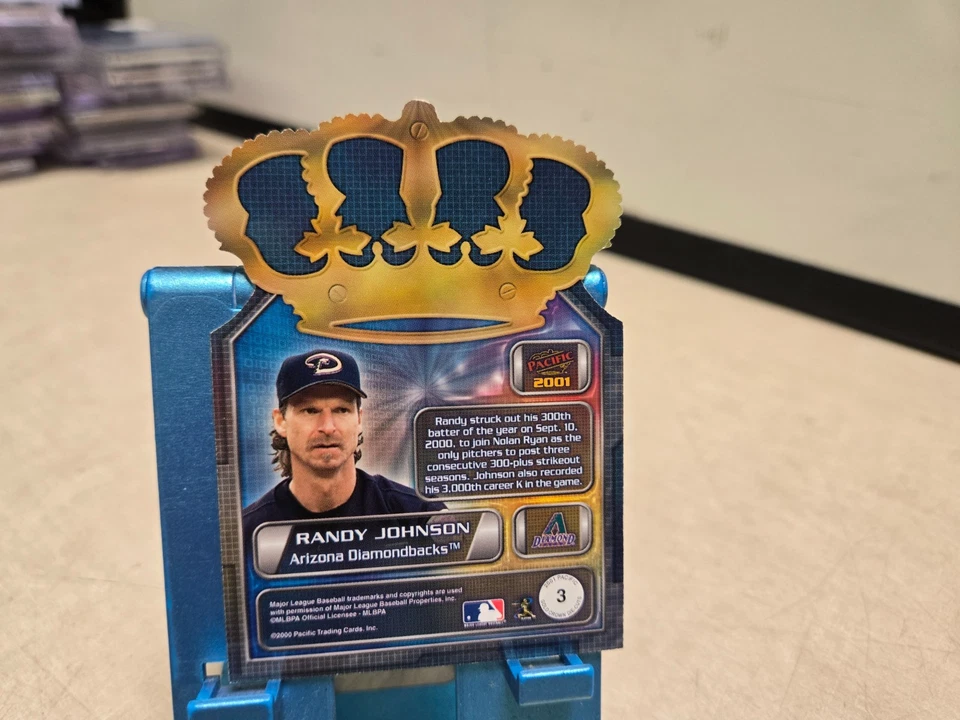 Pacific Die Cut Randy Johnson 2000/100 tiene algo de desgaste Foto 4 de 4