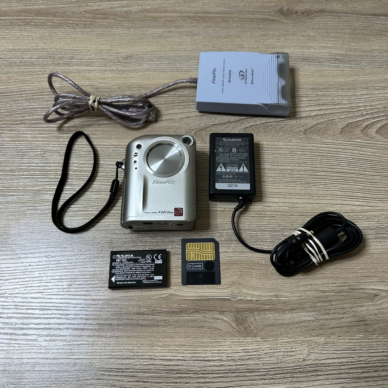 Fujifilm FinePix F601 Zoom Super CCD 3.1MP Compact Digital Camera