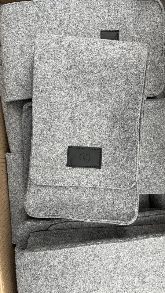 große Filztasche, Innenmaß 290x180x50mm, 2 Fächer, 4mm dicker Filz, NEU