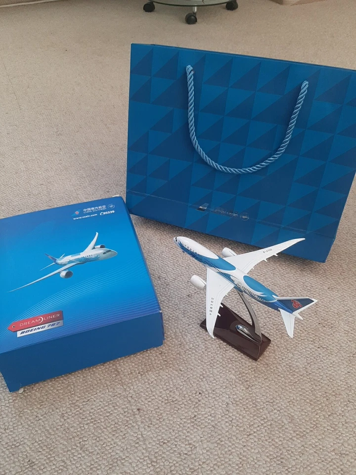 China Southern Flugzeugmodell Dreamliner 787 (mit Standfuss) Metall, Geschenk